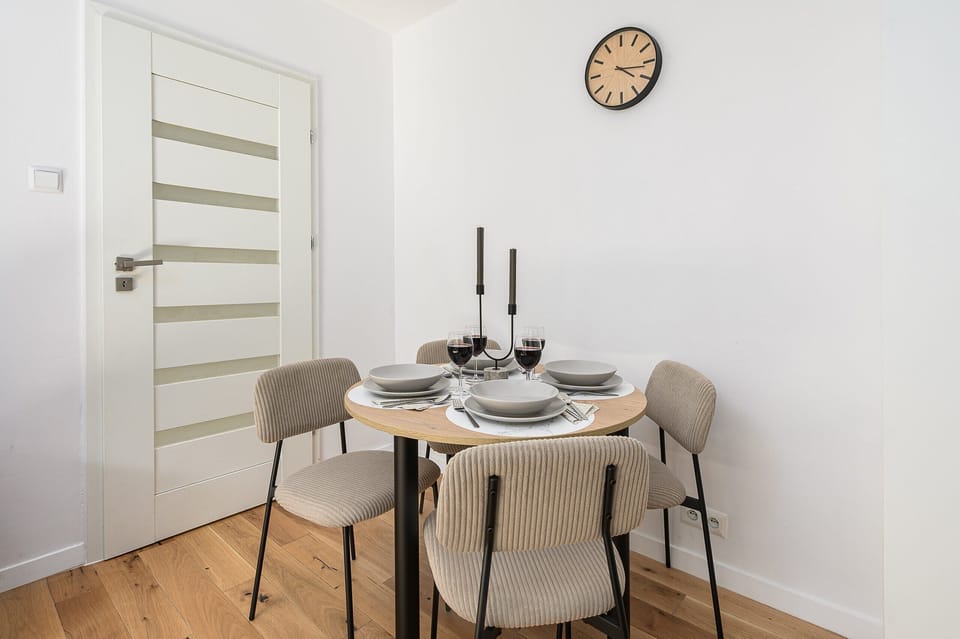 Comfort Apartment, City View | Living area | 50-inch flat-screen TV with cable channels