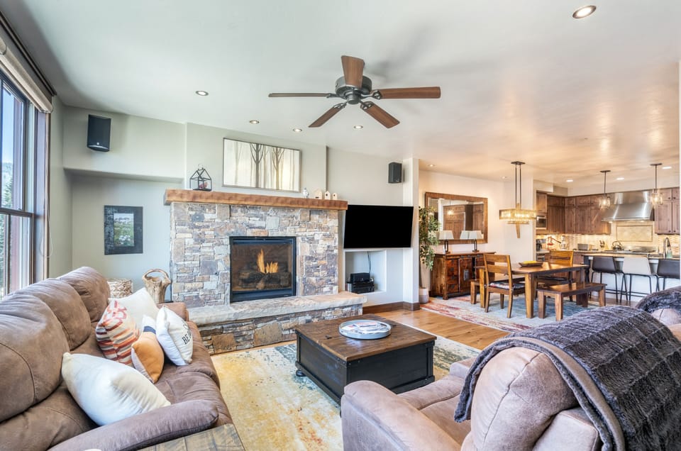 Condo, 2 Bedrooms | Living area | Streaming services
