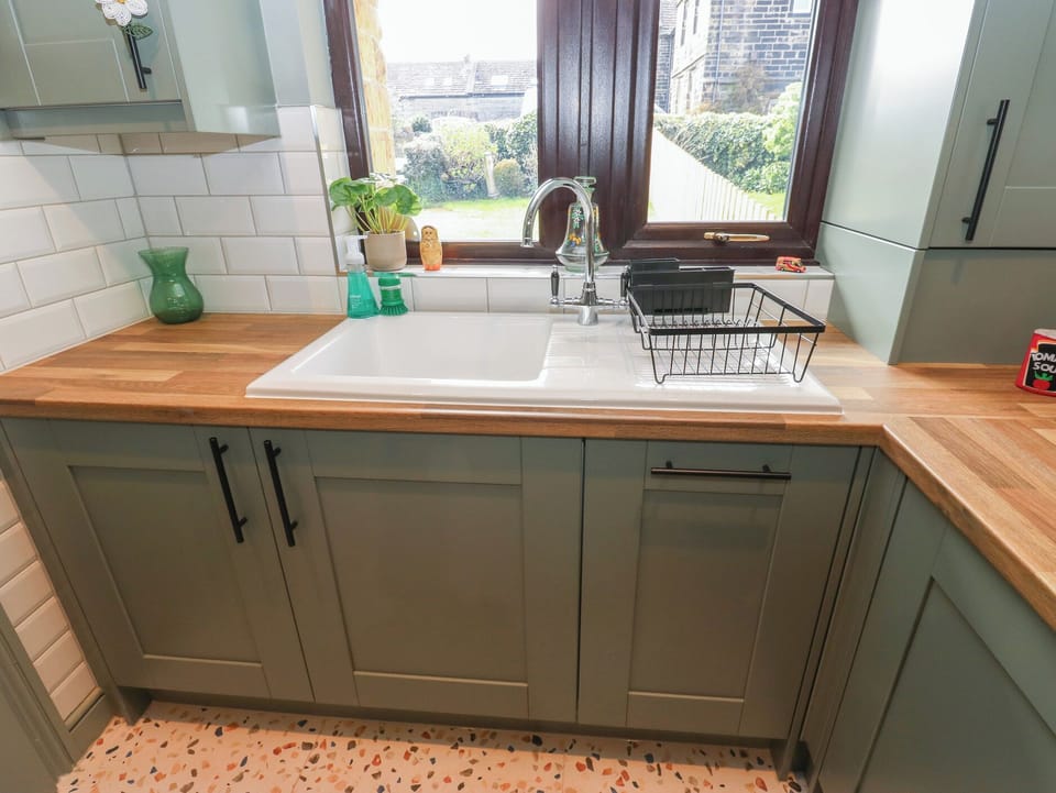Dishwasher, cookware/dishes/utensils
