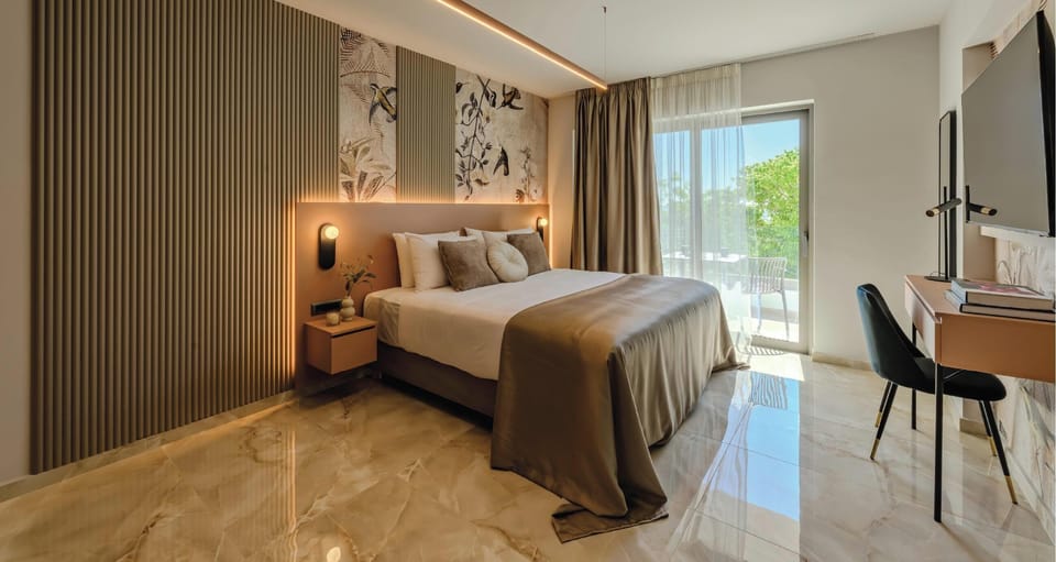 Superior Studio, 1 Queen Bed, Balcony, Garden View A2 | Iron/ironing board, free WiFi, bed sheets