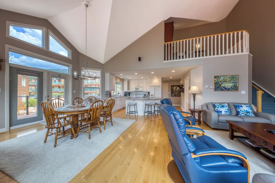 Superior Townhome | Living area | 50-inch TV with cable channels, fireplace, streaming services