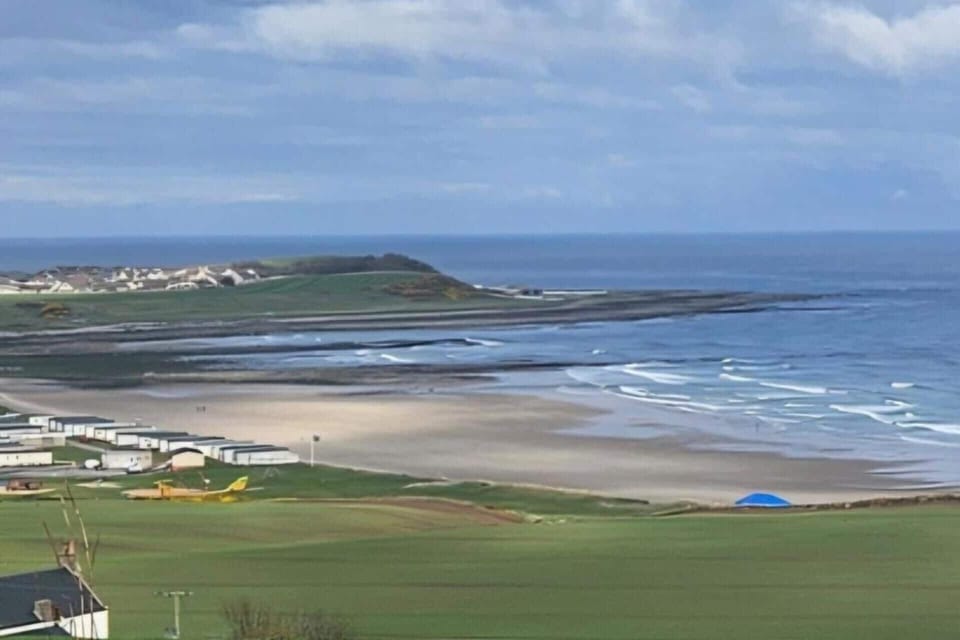2 Bed Apartment Sleeps 4 - Seaviews - Free Parking Apartment in Scotland