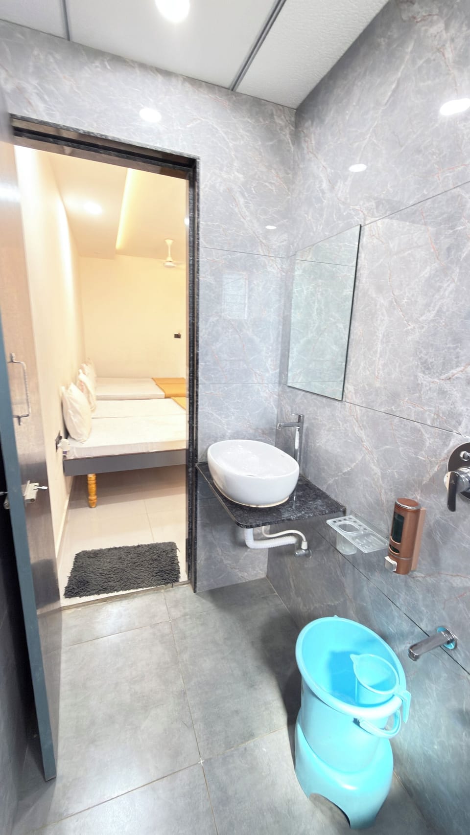 Comfort Double Room, City View | Bathroom | Shower, towels, soap, shampoo