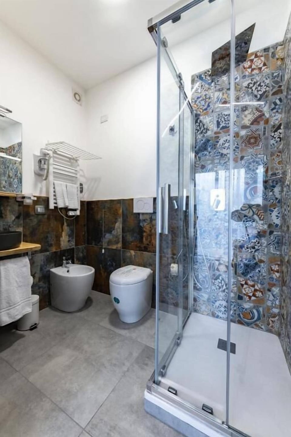 Double or Twin Room, Refrigerator | Bathroom | Shower, free toiletries, hair dryer, bidet