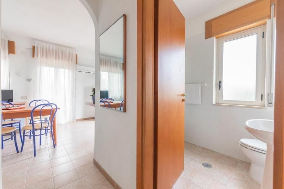 Basic Room | Bathroom