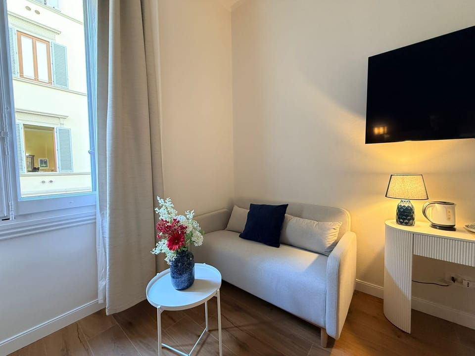 Deluxe Double Room | Living area