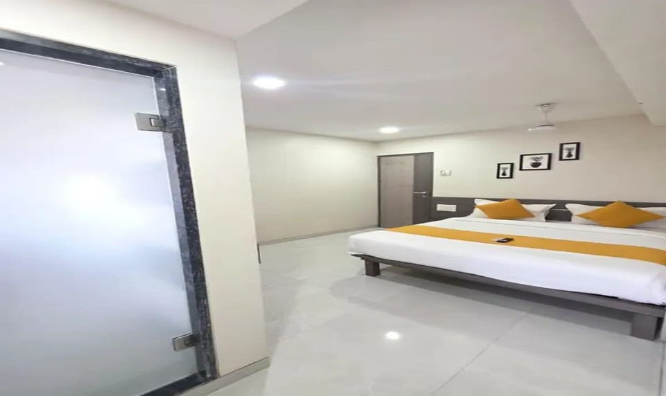 Premium Room | Egyptian cotton sheets, premium bedding, in-room safe, free WiFi