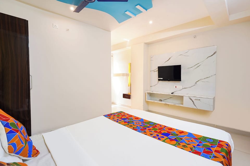 Egyptian cotton sheets, premium bedding, in-room safe, free WiFi