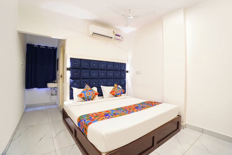 Egyptian cotton sheets, premium bedding, in-room safe, free WiFi