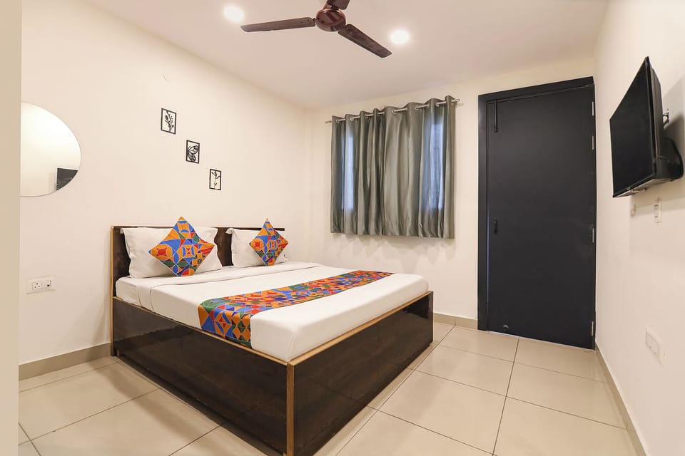Egyptian cotton sheets, premium bedding, in-room safe, free WiFi