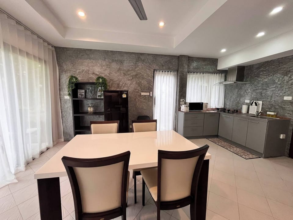 House, 2 Bedrooms, Patio | Dining room