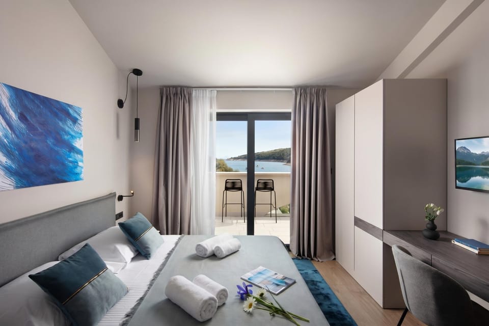 Family Villa, 5 Bedrooms, Balcony, Sea Facing (Villa Valmata Adriatic Pearl /w Pool) | 5 bedrooms