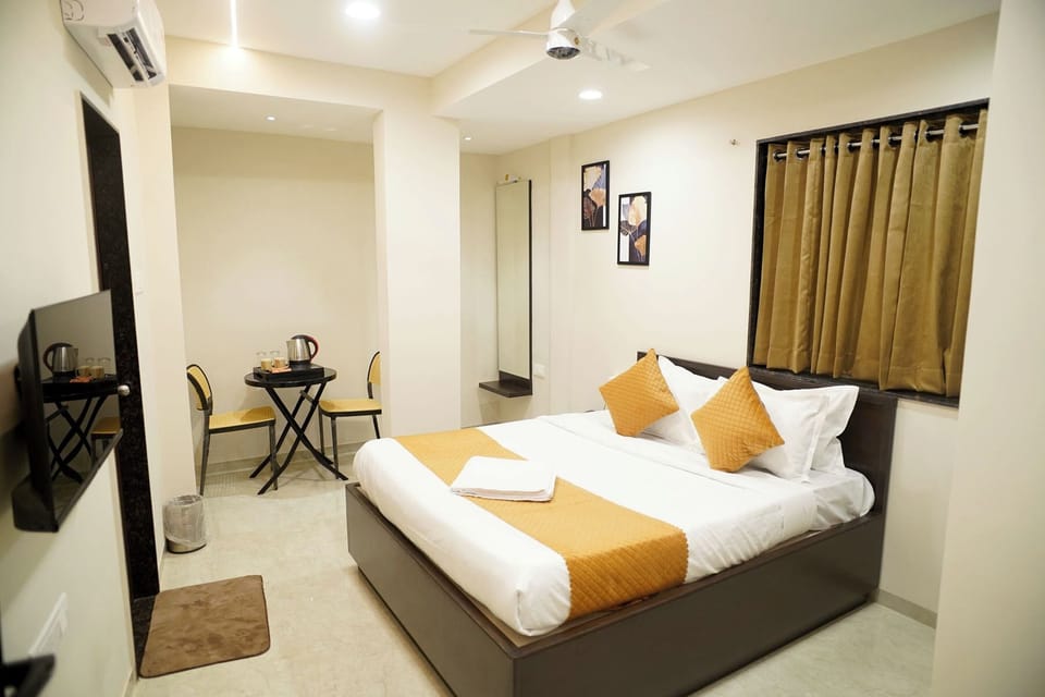 Deluxe Double Room, City View | Desk, free WiFi