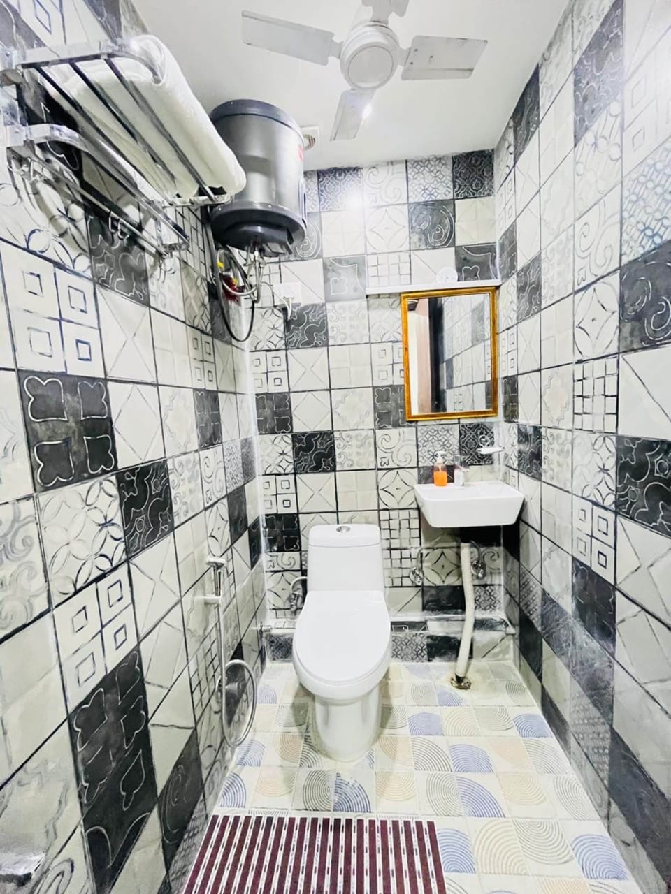 Deluxe Double Room, Balcony, City View | Bathroom