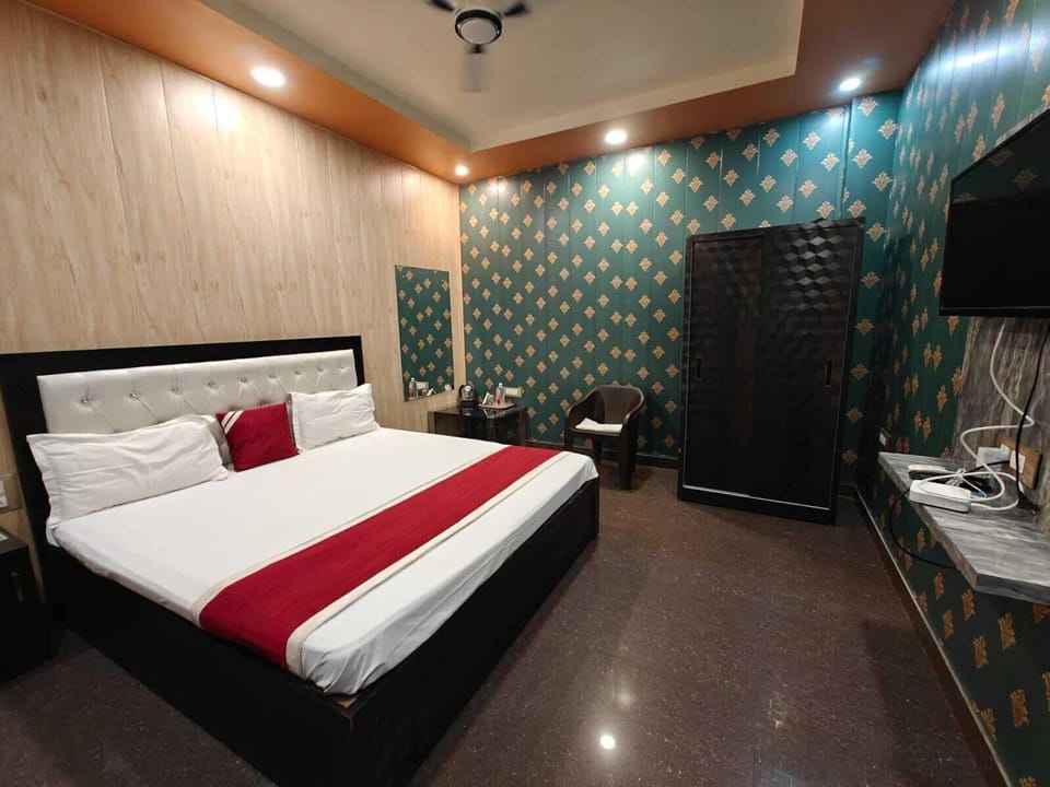 In-room safe, blackout drapes, soundproofing, iron/ironing board