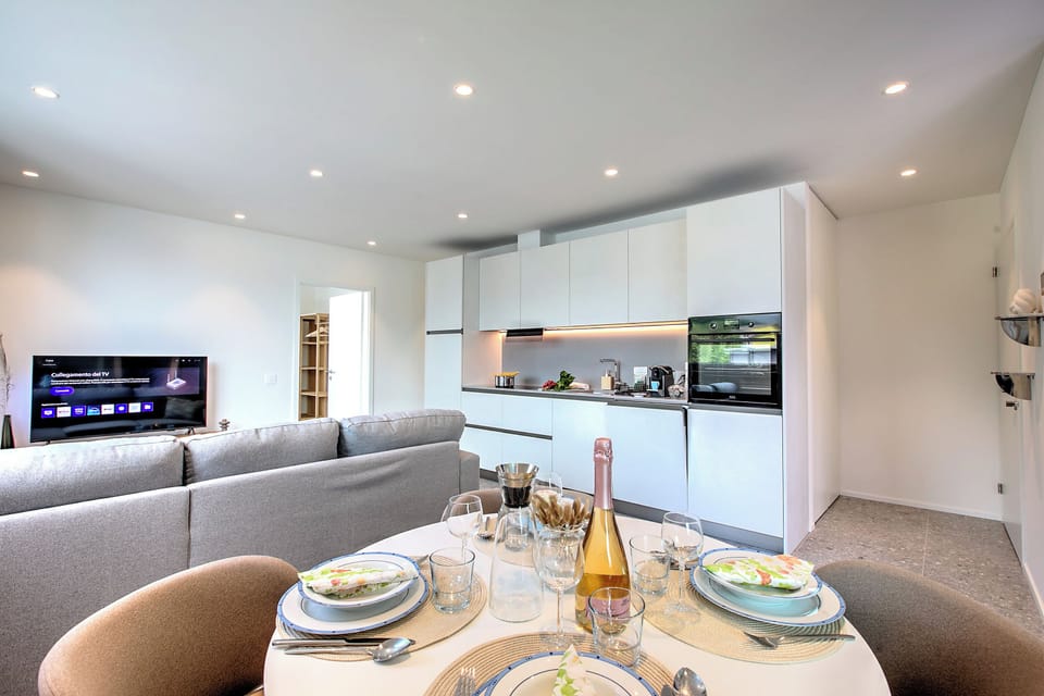 Family Apartment, 1 Bedroom, Balcony (Urban Maggiolina Sunset - Locarno) | Dining