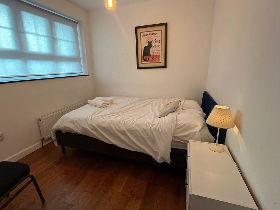 4 bedrooms, iron/ironing board, WiFi (free), bed sheets