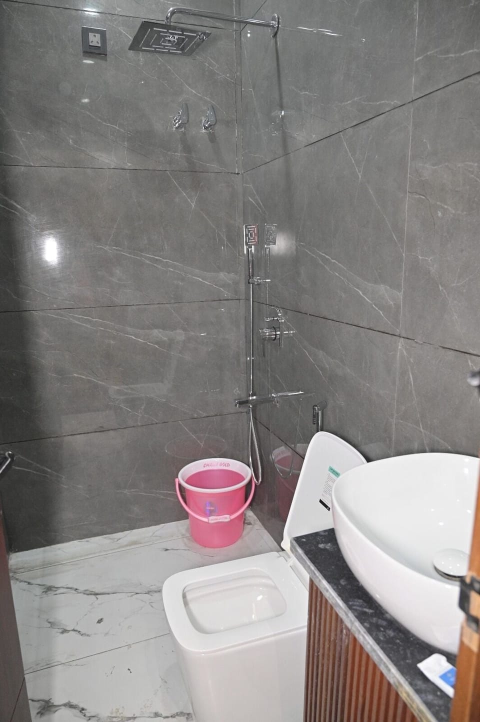 Deluxe Double Room, City View | Bathroom | Shower, towels, soap, shampoo