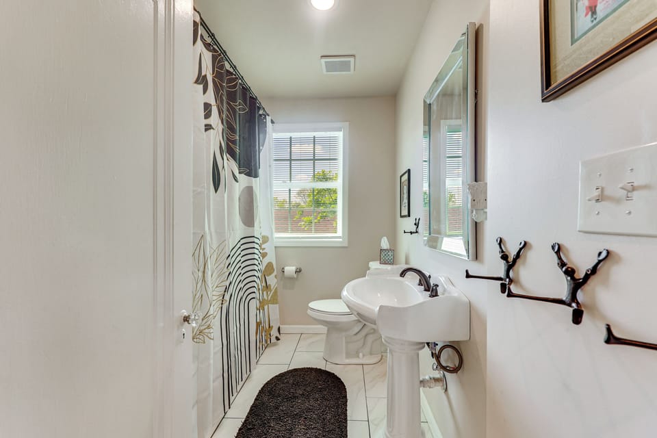 Walk to Amphitheater, Bjcc & Stadium: 1920s Gem! Cottage in Birmingham