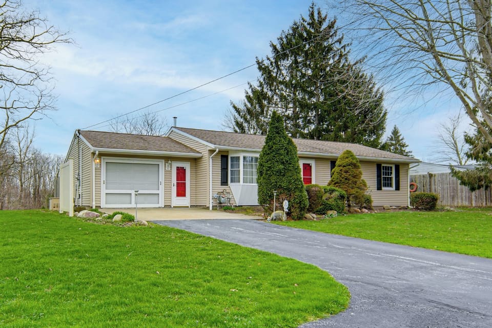 House (3 Bedrooms) | Front of property