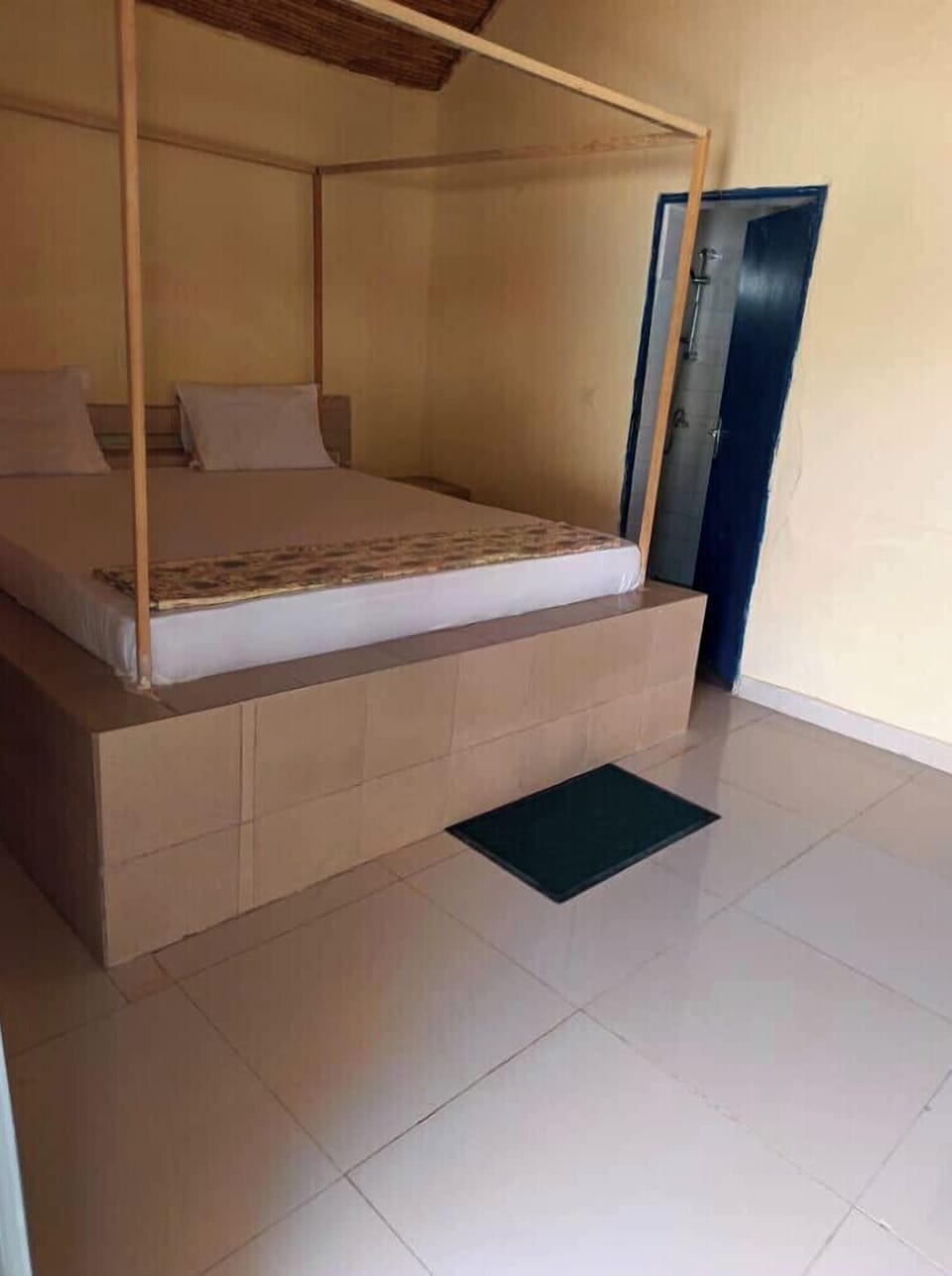 Basic Single Room | Free WiFi, bed sheets, wheelchair access