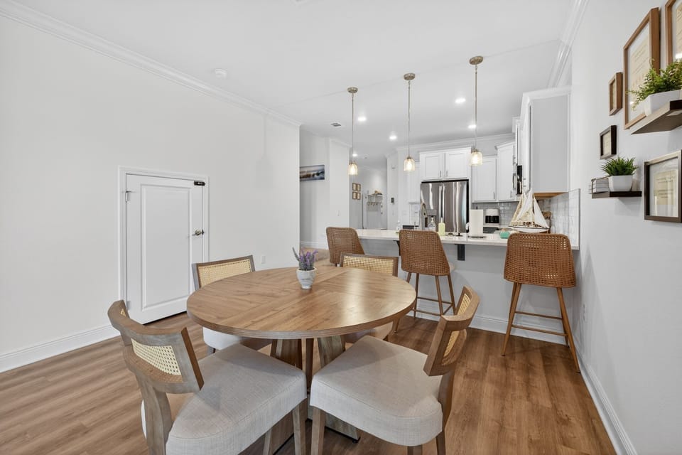 Townhome, 3 Bedrooms | Dining