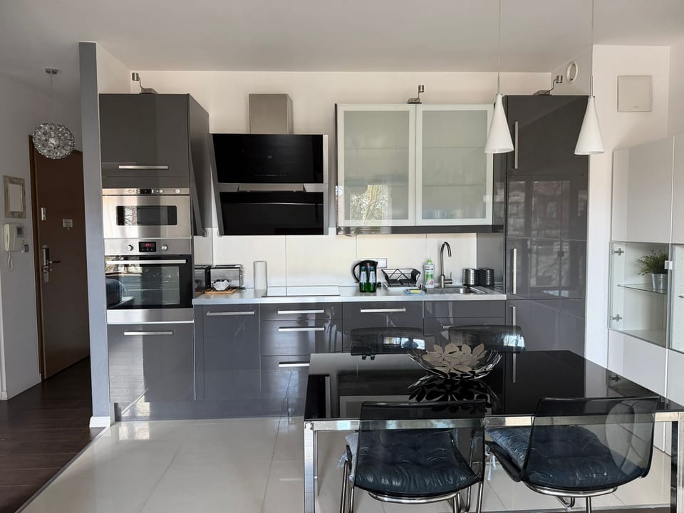 Deluxe Apartment | Private kitchen | Electric kettle