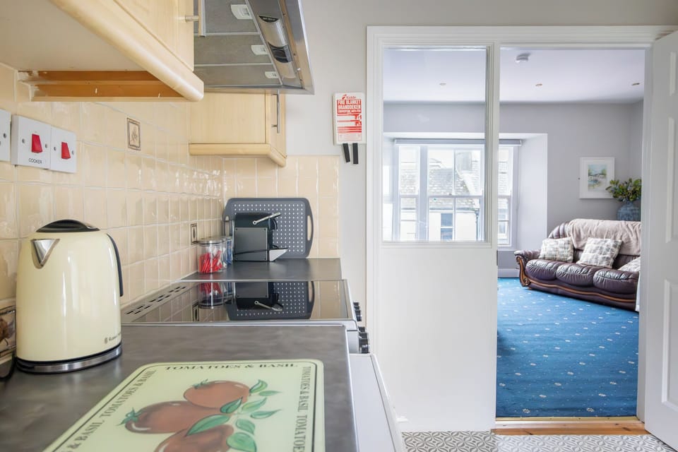 City Apartment, 2 Bedrooms, Patio, City View | Private kitchen | Highchair