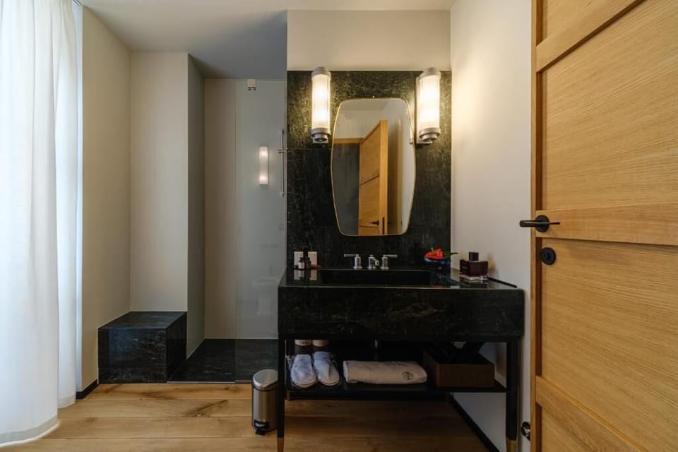 Deluxe Double Room, 1 Queen Bed, Balcony, City View | Bathroom | Shower, hair dryer, slippers, bidet