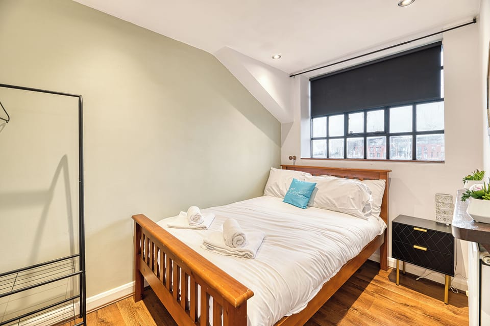Central 2 Bedroom Apt by Guestz Apartment in Chester
