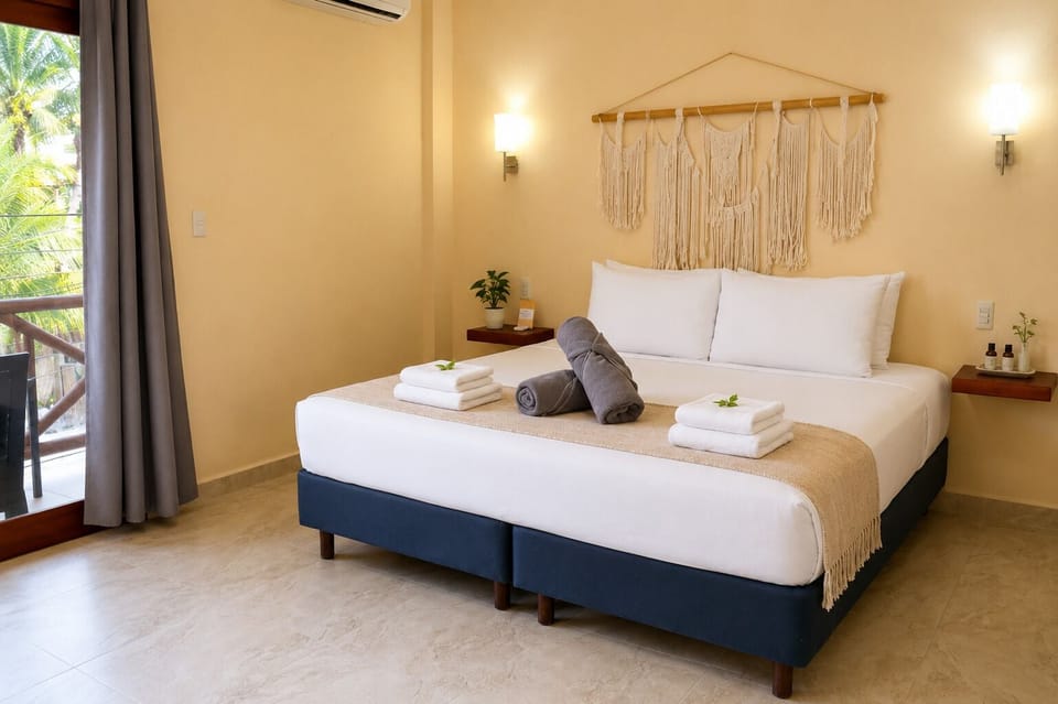 Deluxe Room, 1 King Bed | WiFi (free), bed sheets