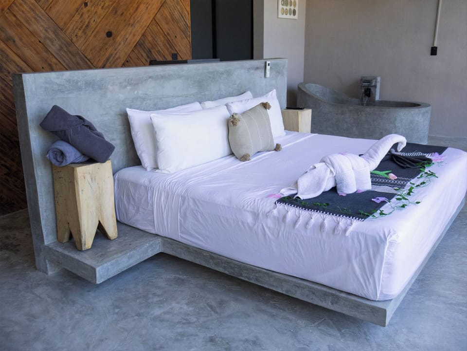 Superior Suite | Blackout drapes, WiFi (free), bed sheets