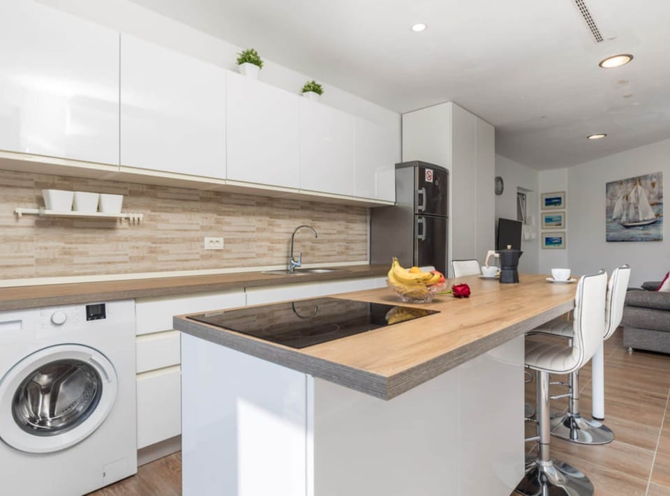 House (Holiday Home Nikas) | Private kitchen | Fridge