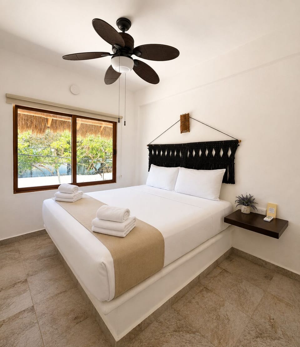 Deluxe Room, 1 King Bed | WiFi (free), bed sheets