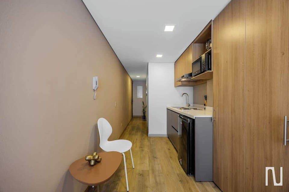 Studio, 1 Queen Bed, Kitchen, City View (Basilea 402) | Interior