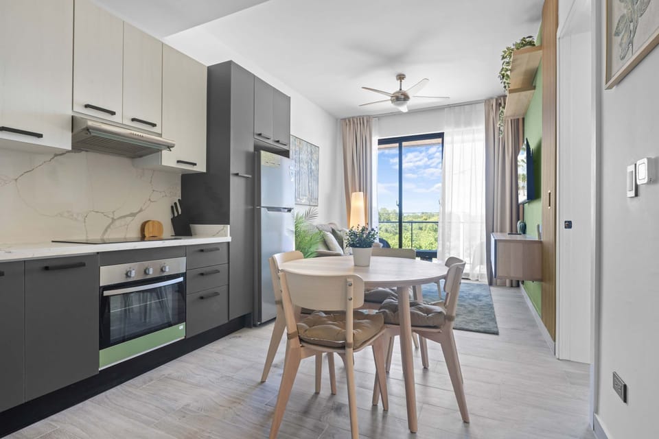 Apartment, 1 King Bed with Sofa bed, Pool Access (The Towers F210) | Private kitchen