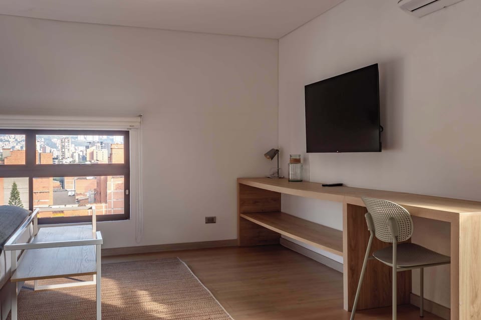 Studio, 1 Queen Bed, Patio, City View (Ekkos 1002) | Interior