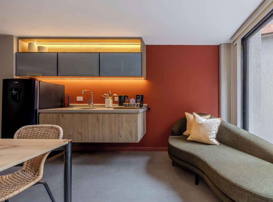Apartment, 2 Queen Beds, Patio, City View (Gardens B103) | Interior