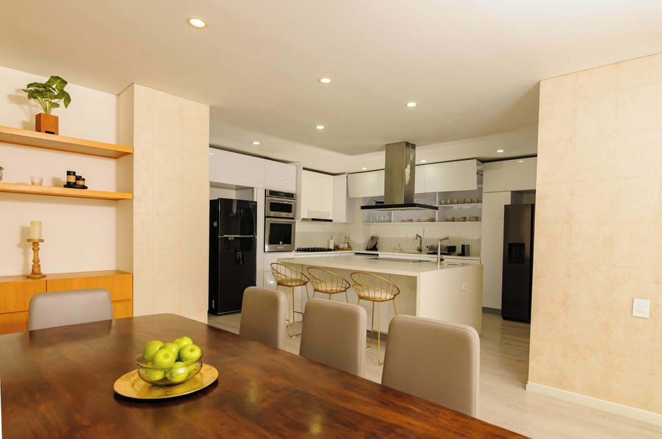 Apartment, Multiple Beds, Hot Tub, City View (Balcones 601) | Dining