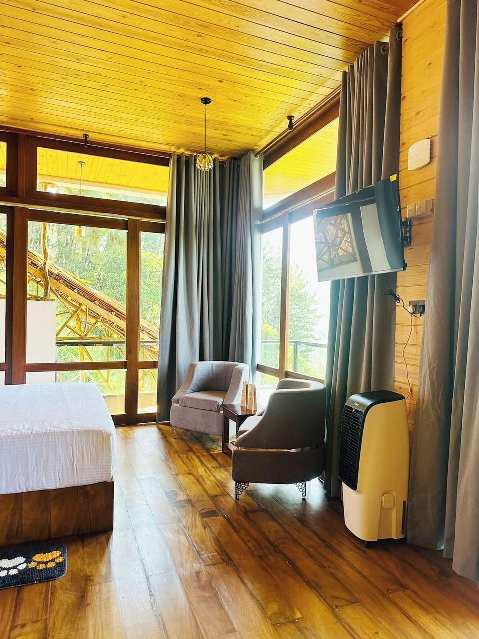 Deluxe Double Room, Balcony, Mountain View | Desk, laptop workspace, soundproofing, iron/ironing board