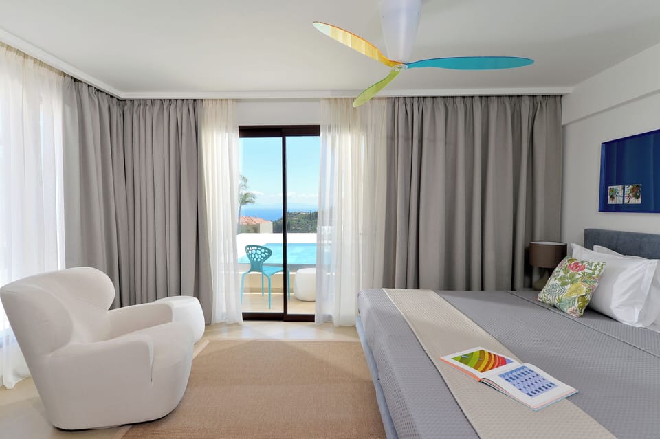 Deluxe Double or Twin Room, Balcony, Mountain View | Minibar, in-room safe, blackout drapes, soundproofing