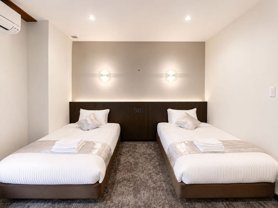 Standard Twin Room, Non Smoking | Desk, free WiFi