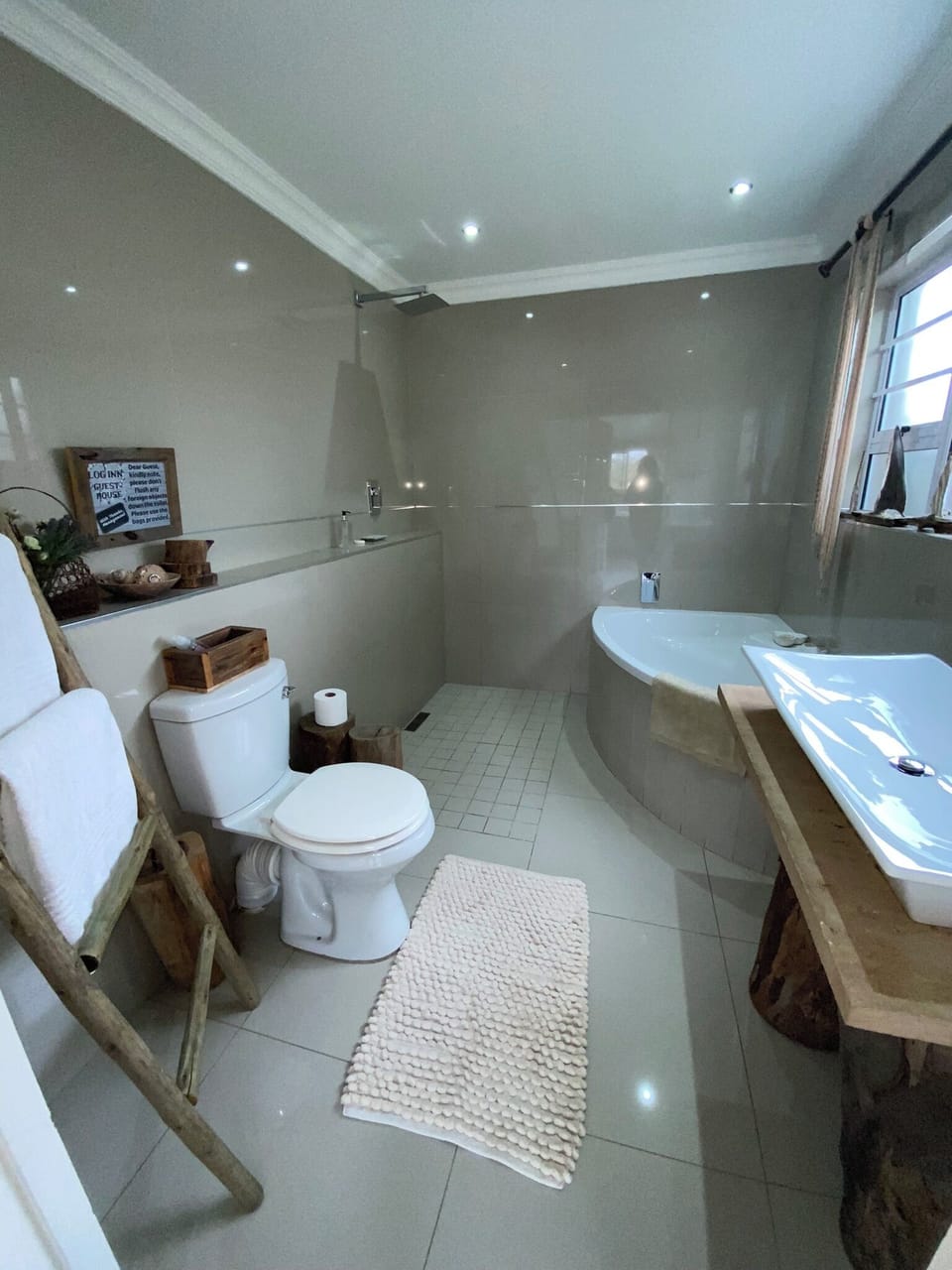 Comfort Double Room | Bathroom | Free toiletries, hair dryer, towels, soap