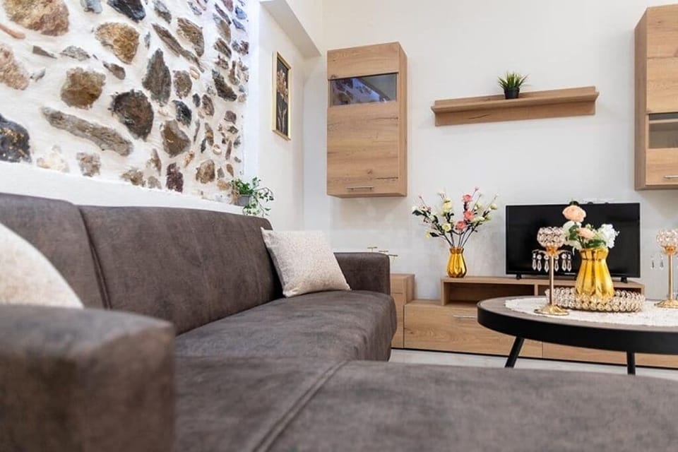 House, Garden View | Living area | TV