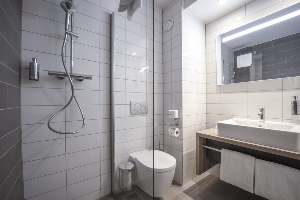 Combined shower/tub, eco-friendly toiletries, hair dryer, towels