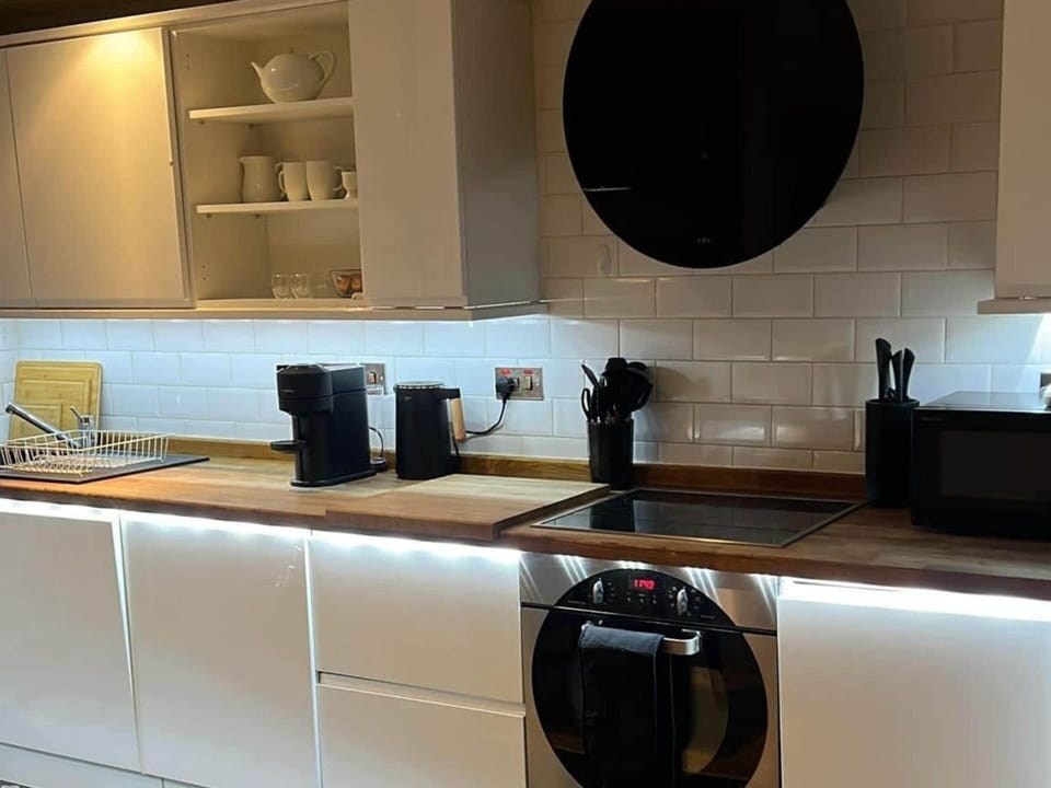 Apartment | Private kitchen | Cleaning supplies