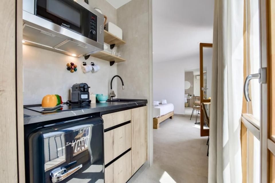 Standard Double Room, Balcony, Pool View | Private kitchen | Mini-fridge, microwave, stovetop, cookware/dishes/utensils