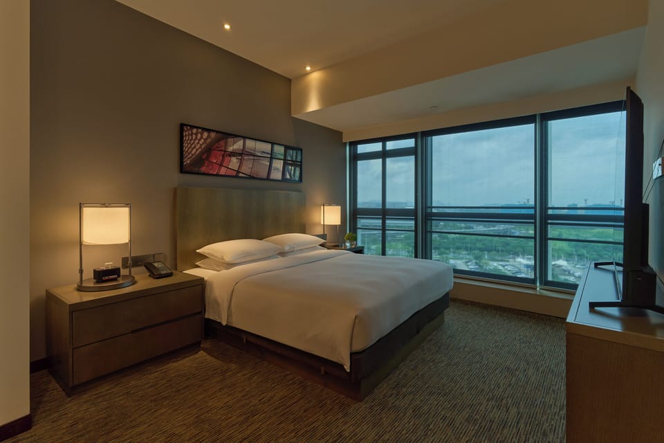 Suite, 1 Bedroom, Kitchenette (1 King Bed with Sofa Bed) | 1 bedroom, pillowtop beds, in-room safe, desk