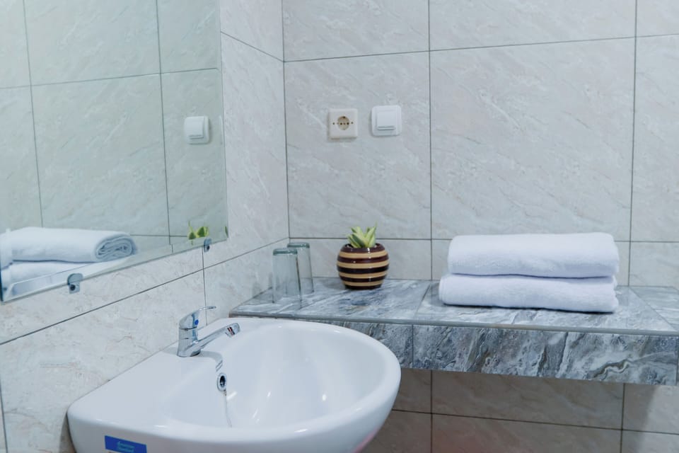 Classic Double Room, Balcony, Mountain View | Bathroom | Towels, toilet paper