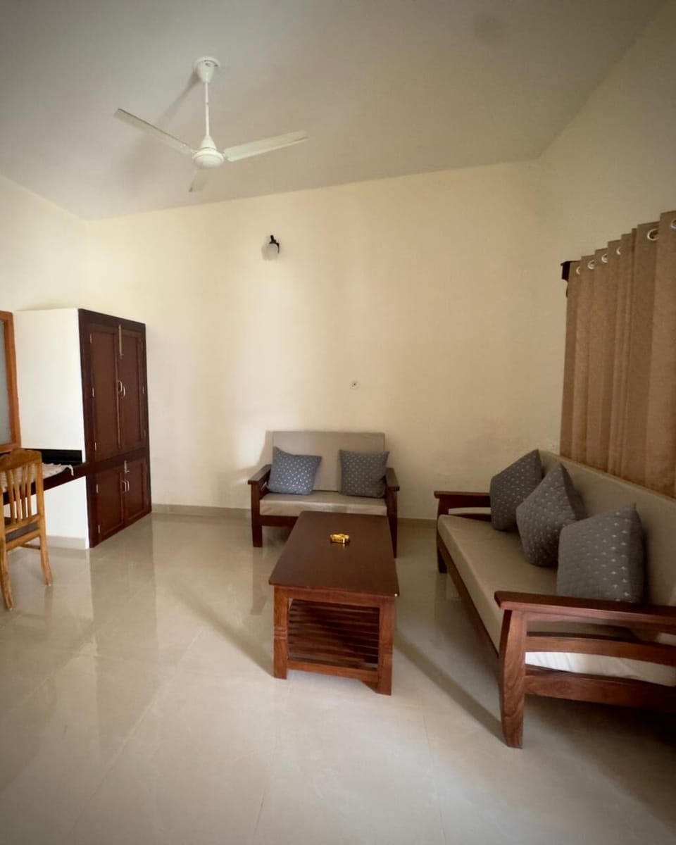 Deluxe Room | Living area